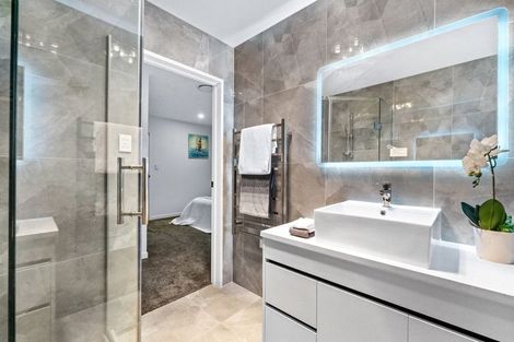 Photo of property in 25 Henriette Place, Totara Park, Auckland, 2105