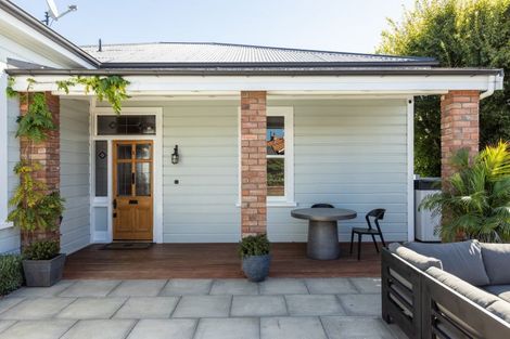 Photo of property in 1 Roslyn Road, Bluff Hill, Napier, 4110