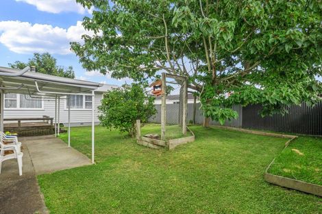 Photo of property in 35 Highbury Drive, Levin, 5510