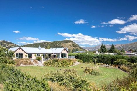 Photo of property in 1 Peak View Ridge, Wanaka, 9305