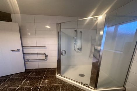 Photo of property in 52 Sapperton Drive, Henderson, Auckland, 0612