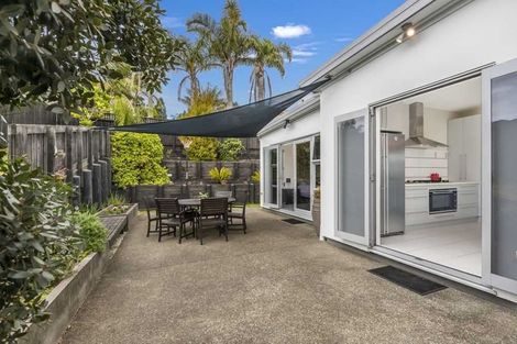 Photo of property in 24 Kittiwake Drive, Schnapper Rock, Auckland, 0632