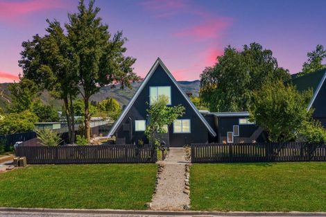 Photo of property in 20 Orchard Street, Clyde, 9330