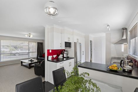 Photo of property in 6 Humphries Place, Awapuni, Palmerston North, 4412