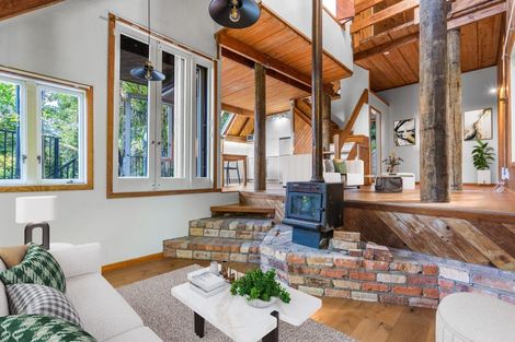 Photo of property in 40 Otitori Bay Road, Titirangi, Auckland, 0604