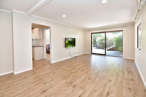 Photo of property in 36 Surf Road, Stanmore Bay, Whangaparaoa, 0932
