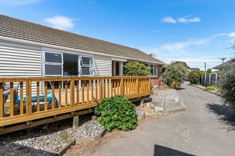 Photo of property in 35 Ontario Place, Wainoni, Christchurch, 8061