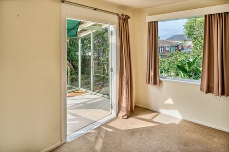 Photo of property in 5a Whitehouse Road, Titahi Bay, Porirua, 5022