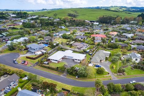 Photo of property in 12 Amber Place, Waimauku, 0812