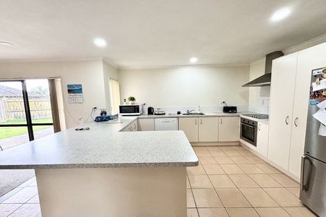 Photo of property in 37 Nicholas Gibbons Drive, Clendon Park, Auckland, 2103