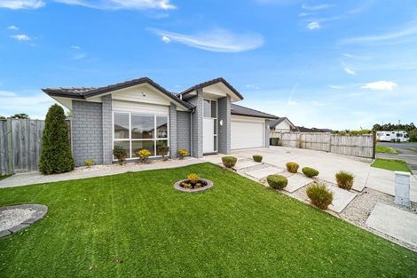 Photo of property in 24 Kilmacrennan Drive, Rosehill, Papakura, 2113