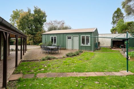 Photo of property in 261 Shakespeare Street, Leamington, Cambridge, 3432