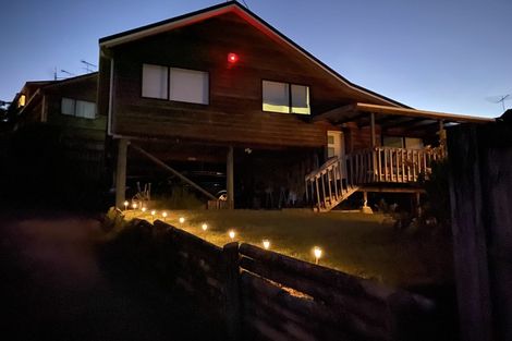 Photo of property in 2/13a Kitewao Street, Northcote, Auckland, 0627