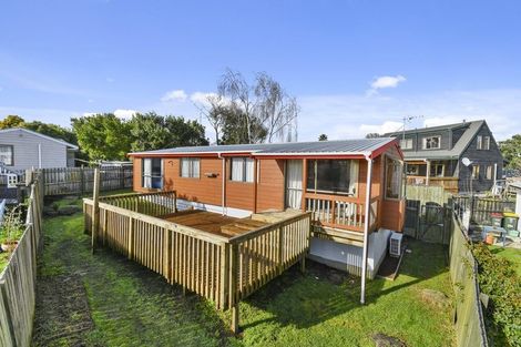 Photo of property in 2/20 Saint Annes Crescent, Wattle Downs, Auckland, 2103