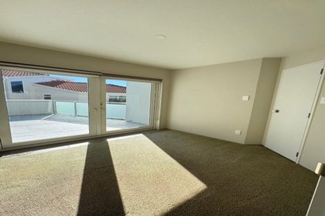Photo of property in 1/80 Knights Road, Rothesay Bay, Auckland, 0630