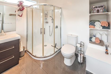 Photo of property in 16 Oakland Avenue, Saint Johns Hill, Whanganui, 4500