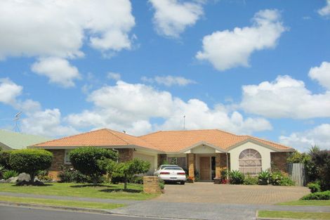 Photo of property in 8 Longford Park Drive, Takanini, 2112