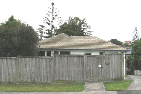 Photo of property in 3 September Place, Forrest Hill, Auckland, 0620