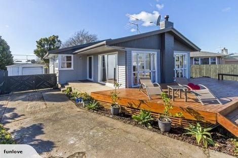 Photo of property in 98 Edgewater Drive, Pakuranga, Auckland, 2010