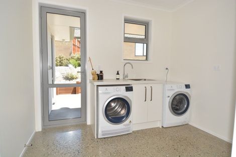 Photo of property in 4 Avalanche Place, Wanaka, 9305