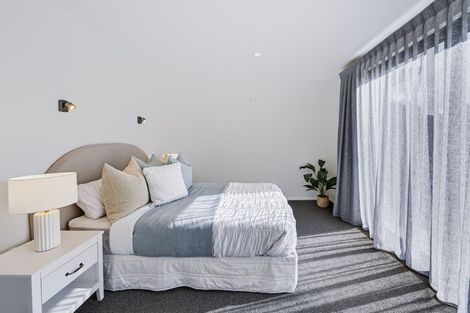 Photo of property in 5 Kotare Drive, Waiwhakaiho, New Plymouth, 4312