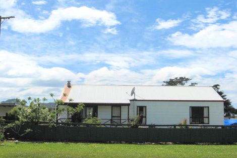 Photo of property in 41 Main Road, Tolaga Bay, 4077