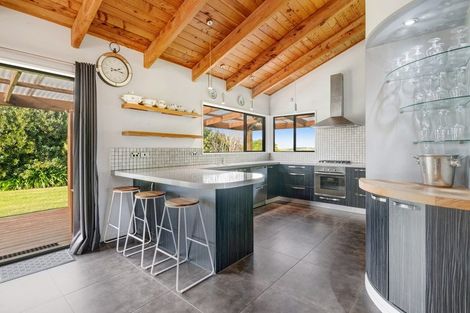 Photo of property in 499 Shelly Beach Road, South Head, Helensville, 0874