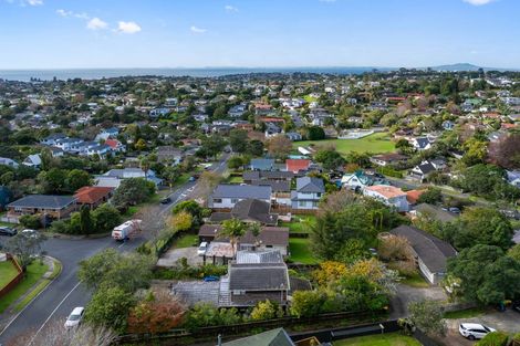 Photo of property in 121 Oaktree Avenue, Browns Bay, Auckland, 0630