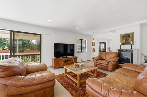 Photo of property in 2 Geoffrey Road, Torbay, Auckland, 0630