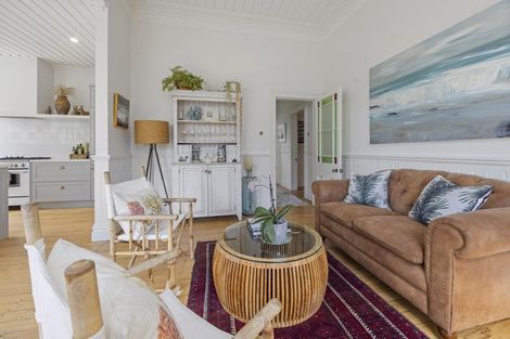 Photo of property in 329 Mangorei Road, Merrilands, New Plymouth, 4312