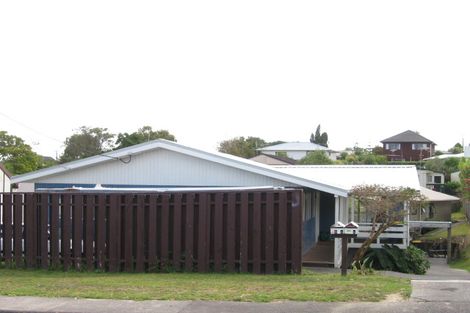 Photo of property in 1/23 Aeroview Drive, Beach Haven, Auckland, 0626