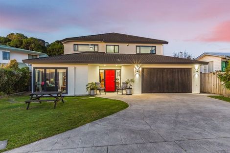 Photo of property in 2 Seascape View, Paremata, Porirua, 5024