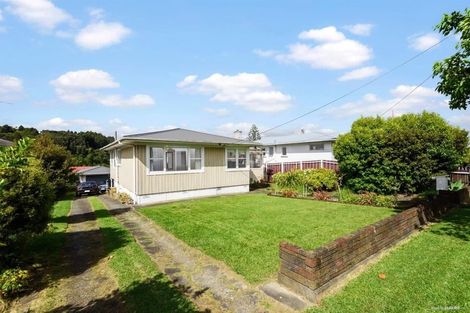 Photo of property in 18 Huruhuru Road, Massey, Auckland, 0614