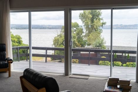 Photo of property in 14 Manahi Avenue, Kawaha Point, Rotorua, 3010