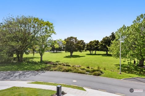 Photo of property in 33 Leo Waikari Crescent, Wallaceville, Upper Hutt, 5018