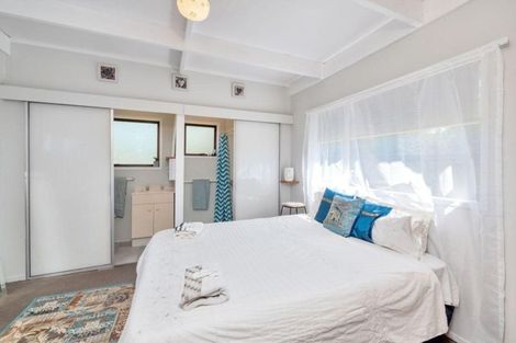 Photo of property in 19 Beaubank Road, Kelston, Auckland, 0602