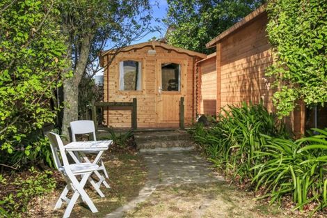 Photo of property in 4 Sevilla Place, Unsworth Heights, Auckland, 0632