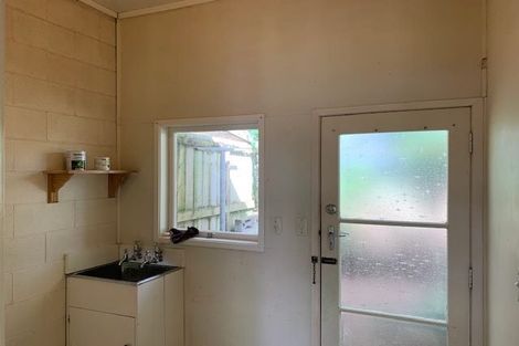 Photo of property in 2/1 Hatherlow Street, Glenfield, Auckland, 0629