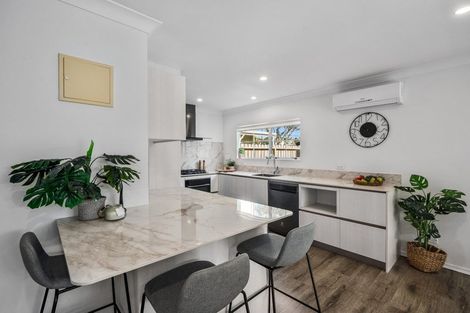 Photo of property in 1/69 Bay Street, Red Beach, 0932