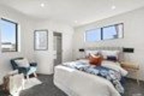 Photo of property in 2 Ingham Court, Fairview Heights, Auckland, 0632