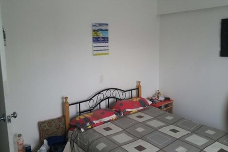 Photo of property in 50 Hogans Road, Glenfield, Auckland, 0629