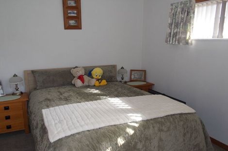 Photo of property in 16 Ongo Road, Hunterville, 4730