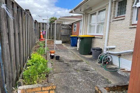 Photo of property in 2/17 Jenelin Road, Glendene, Auckland, 0602