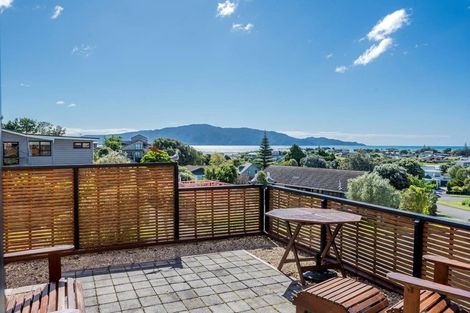Photo of property in 17 Pine Ridge Terrace, Waikanae Beach, Waikanae, 5036
