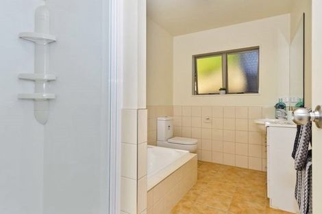 Photo of property in 14 Nimstedt Avenue, Oteha, Auckland, 0632