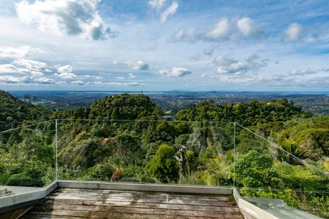 Photo of property in 922 West Coast Road, Waiatarua, Auckland, 0604