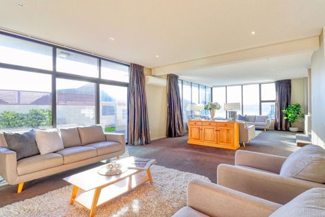 Photo of property in 20 Countess Close, Maupuia, Wellington, 6022