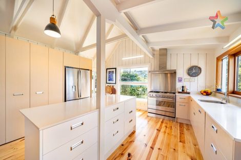 Photo of property in 100 Korokoro Road, Korokoro, Lower Hutt, 5012