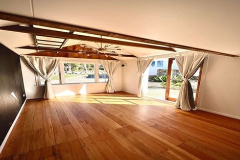 Photo of property in 20 Mcfarlane Street, Oakura, 4314