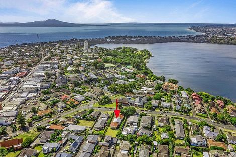 Photo of property in 2/5 Otakau Road, Milford, Auckland, 0620